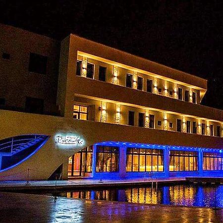 Hotel Pik Elegance Ploieşti Exterior foto