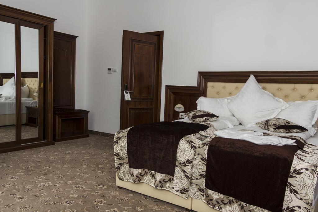 Hotel Pik Elegance Ploieşti Zimmer foto