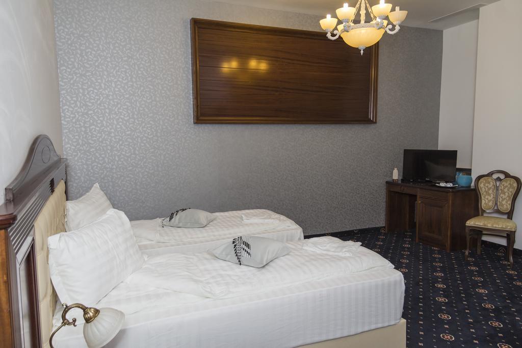 Hotel Pik Elegance Ploieşti Zimmer foto