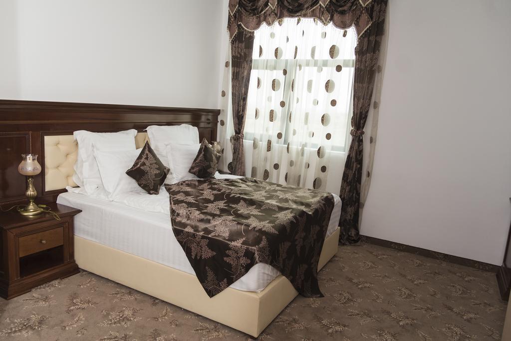 Hotel Pik Elegance Ploieşti Zimmer foto