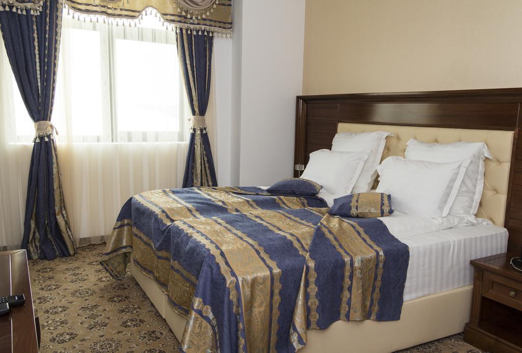 Hotel Pik Elegance Ploieşti Zimmer foto