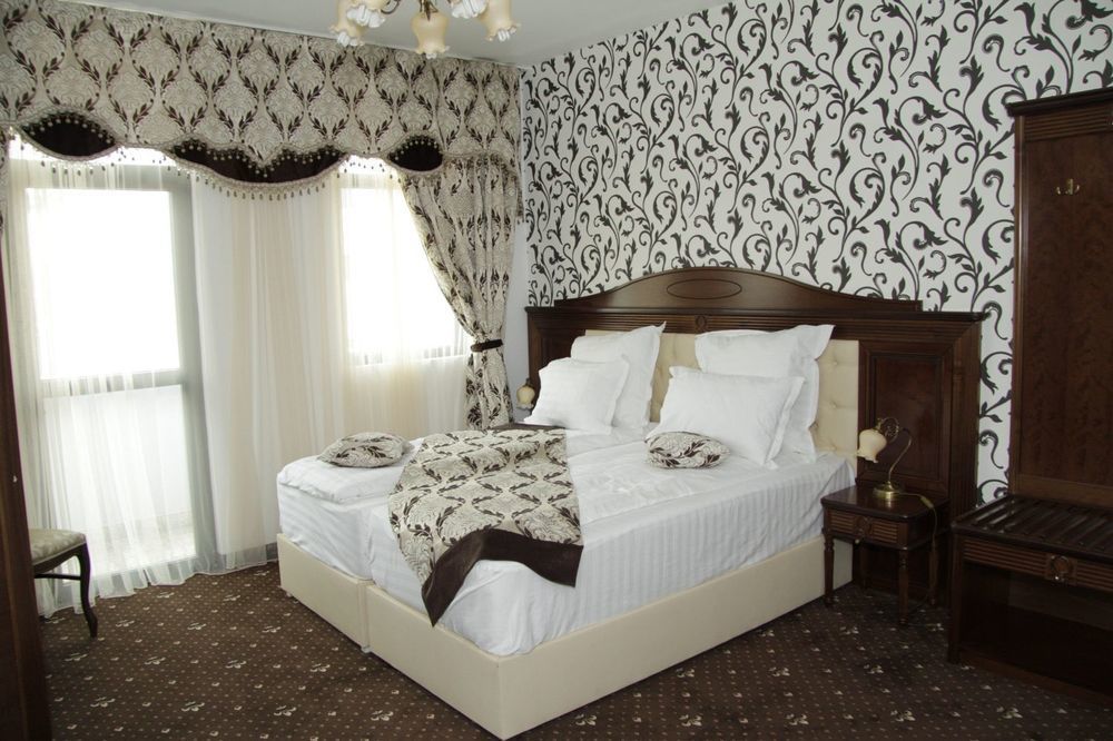 Hotel Pik Elegance Ploieşti Exterior foto