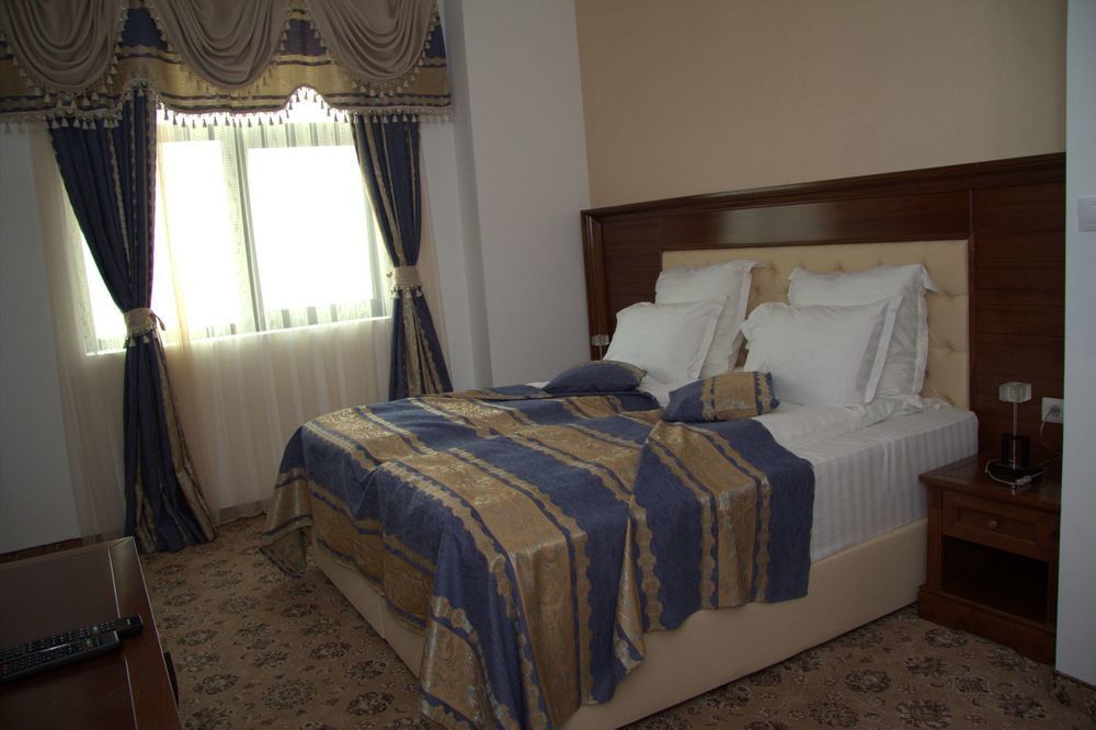 Hotel Pik Elegance Ploieşti Exterior foto