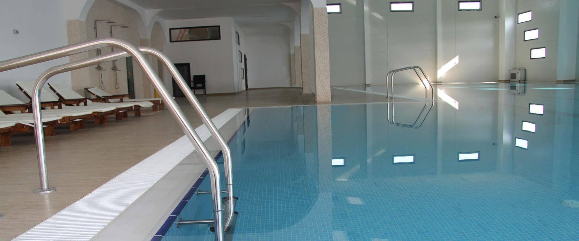 Hotel Pik Elegance Ploieşti Exterior foto