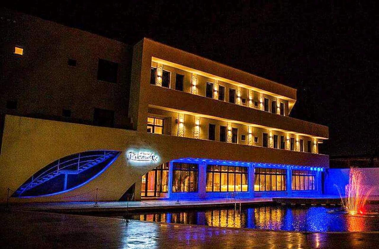 Hotel Pik Elegance Ploieşti Exterior foto